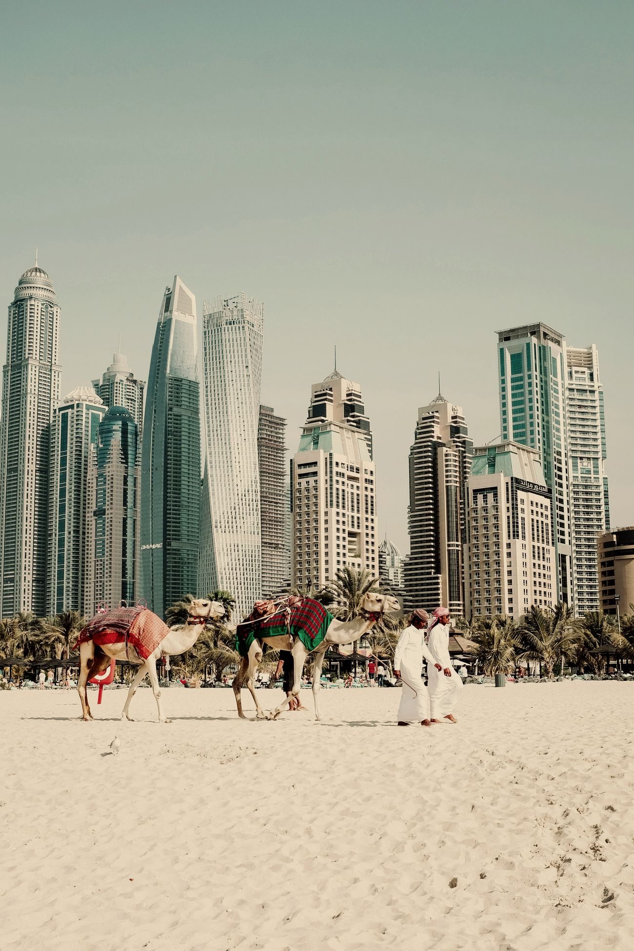 Praia de Dubai com a Marina ao fundo